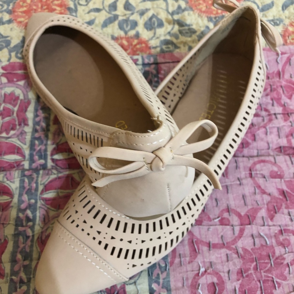 Brand new nude flats